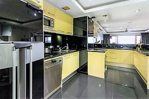 20th Floor 2-bed Condo With Stunning Views
