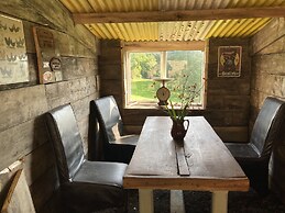 3 Guests - Pet Friendly - Grid Tree-house