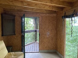 3 Guests - Pet Friendly - Grid Tree-house