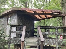 3 Guests - Pet Friendly - Grid Tree-house