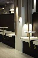 Victoria Hotel, a NuVe Group Collection