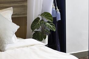 Victoria Hotel, a NuVe Group Collection