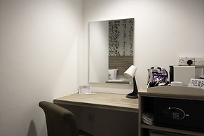 Victoria Hotel, a NuVe Group Collection