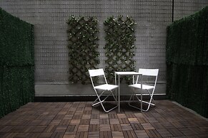 Victoria Hotel, a NuVe Group Collection