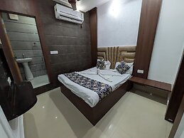 Hotel Vrindavan Palace
