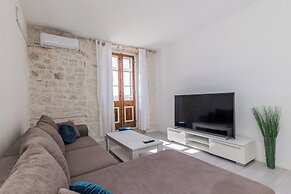 A 1 - Spacious apt on the Seafront With Terrace
