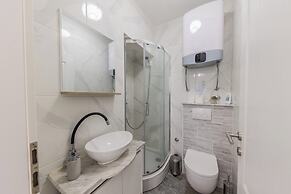 A 1 - Spacious apt on the Seafront With Terrace