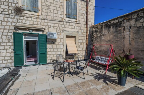 A 1 - Spacious apt on the Seafront With Terrace