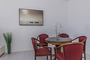 A 1 - Spacious apt on the Seafront With Terrace