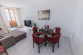 A 1 - Spacious apt on the Seafront With Terrace