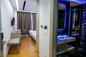 Chimaera Hotel