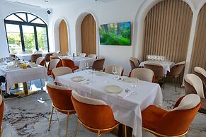 Chimaera Hotel