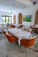 Chimaera Hotel