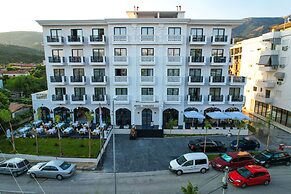 Chimaera Hotel