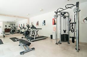 LUXURY CONDO STEPS FROM 5th AV & BEACH