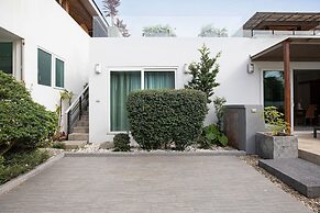Miami-Style 2BR Pool Villa Janine Kamala