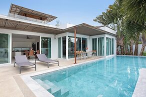 Miami-Style 2BR Pool Villa Janine Kamala