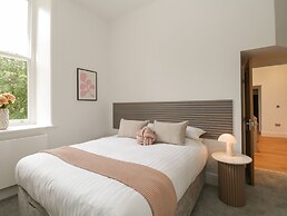 The Florence Suite Stone Cross Mansion