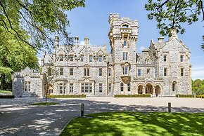 The Florence Suite Stone Cross Mansion