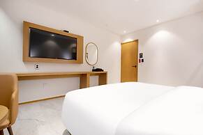 Daisy Hotel