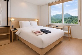 Daisy Hotel
