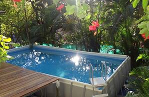 Burnt Toast Surf Camp - Hostel