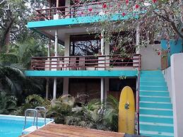 Burnt Toast Surf Camp - Hostel