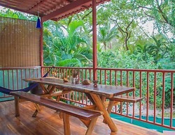 Burnt Toast Surf Camp - Hostel
