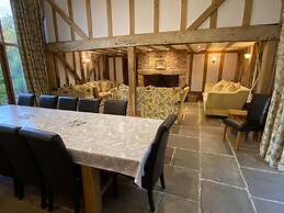 Brundish, Suffolk Large 4-bed Barn Stunning!