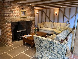 Brundish, Suffolk Large 4-bed Barn Stunning!