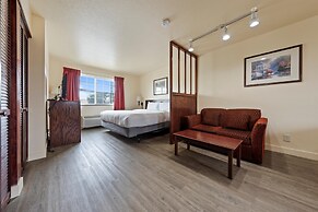 Quincy INN and Suites