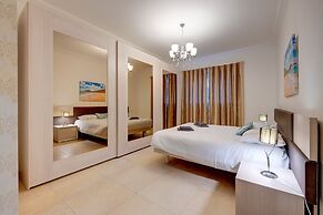 Seafront LUX Apart inc Pool, Upmarket Area