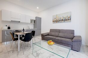 Contemporary 1BR Apartment, Central Location