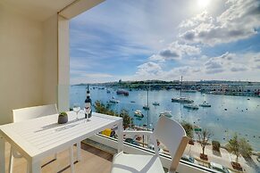 Superlative Apartment With Valletta and Harbour Views