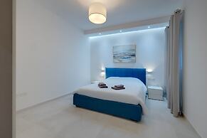 Superlative Apartment With Valletta and Harbour Views