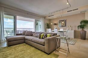 Luxury Apartment With Pool and Terrace, Top Location