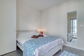 Stunning 3BR Apartment With Marina Views