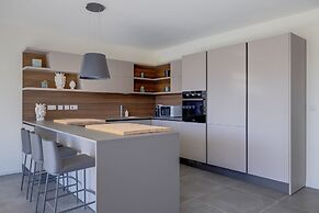 Stunning 3BR Apartment With Marina Views