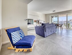 Stunning 3BR Apartment With Marina Views