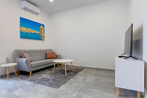 Perfect Location, Idyllic 2BR Apartment