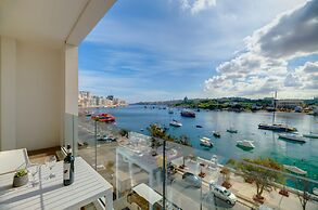 Luxury Apartment With Valletta and Harbour Views