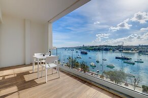 Luxury Apartment With Valletta and Harbour Views