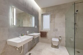 Luxury Apartment With Valletta and Harbour Views