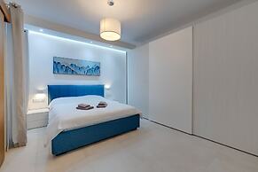 Luxury Apartment With Valletta and Harbour Views