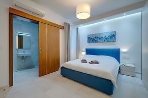 Luxury Apartment With Valletta and Harbour Views