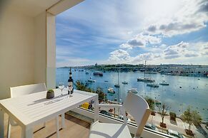 Luxury Apartment With Valletta and Harbour Views
