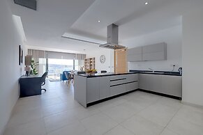 Luxury Apartment With Valletta and Harbour Views