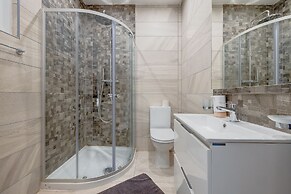 Modern 1BR Apartment, Central Location