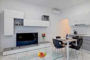 Modern 1BR Apartment, Central Location