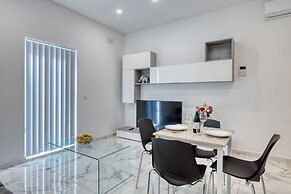 Modern 1BR Apartment, Central Location